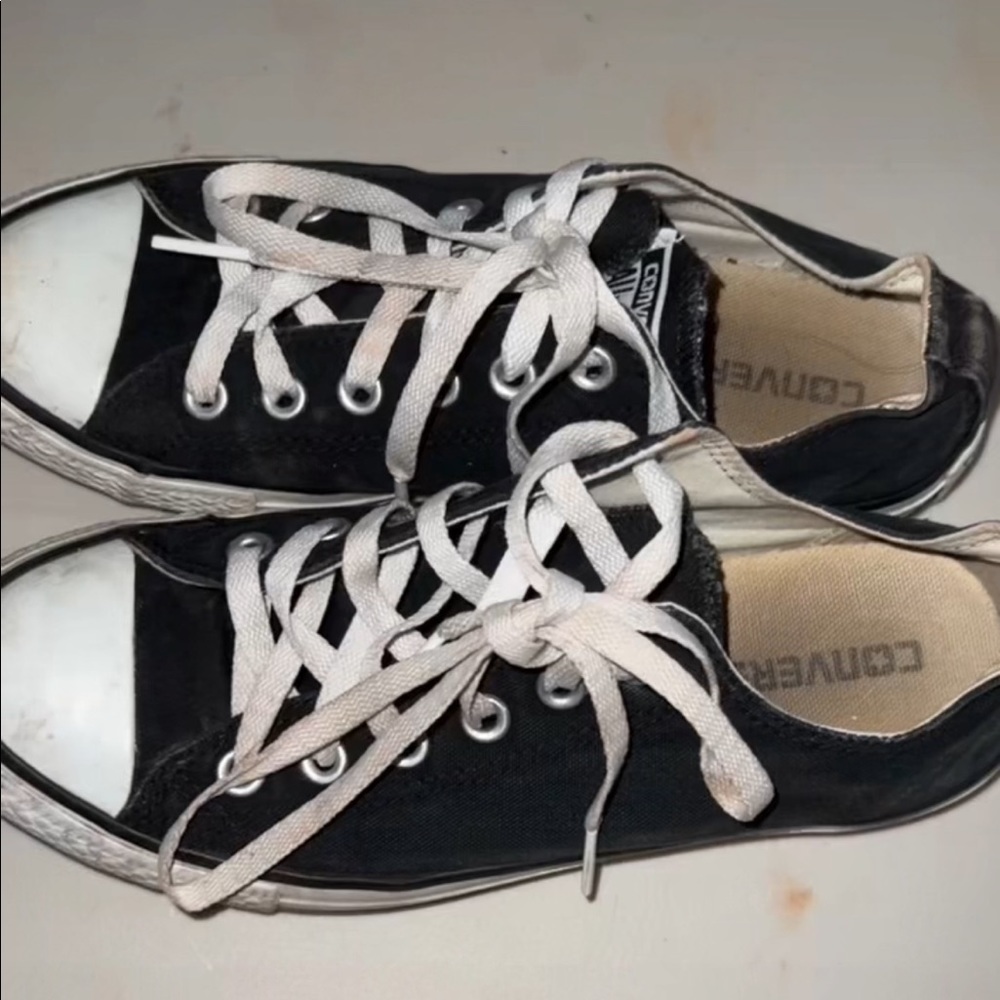 Black low top converse